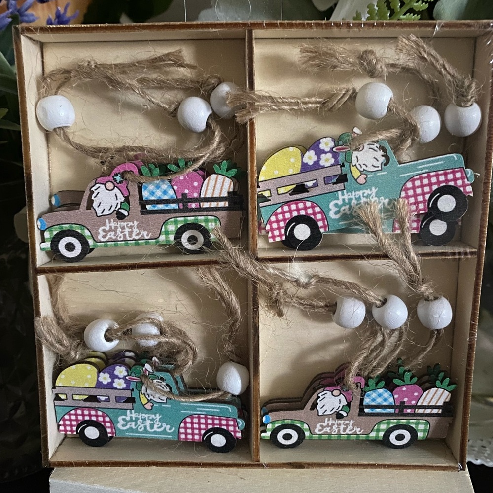 🆕🐰 EASTER GNOME MINI ORNAMENT TAGS! 12 PIECES IN TOTAL. BRAND NEW IN BOX!